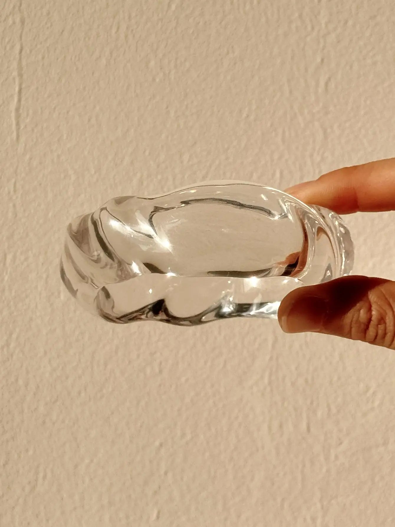 Rizana twisted shaped Off-white resin bracelets