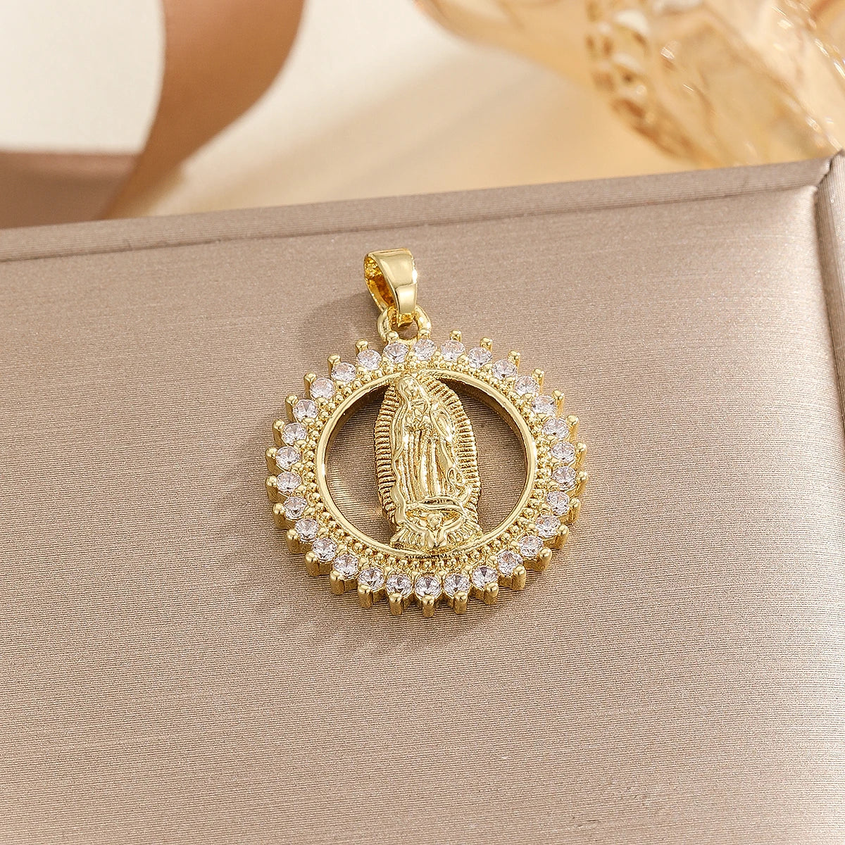 Pendant Virgin Mary