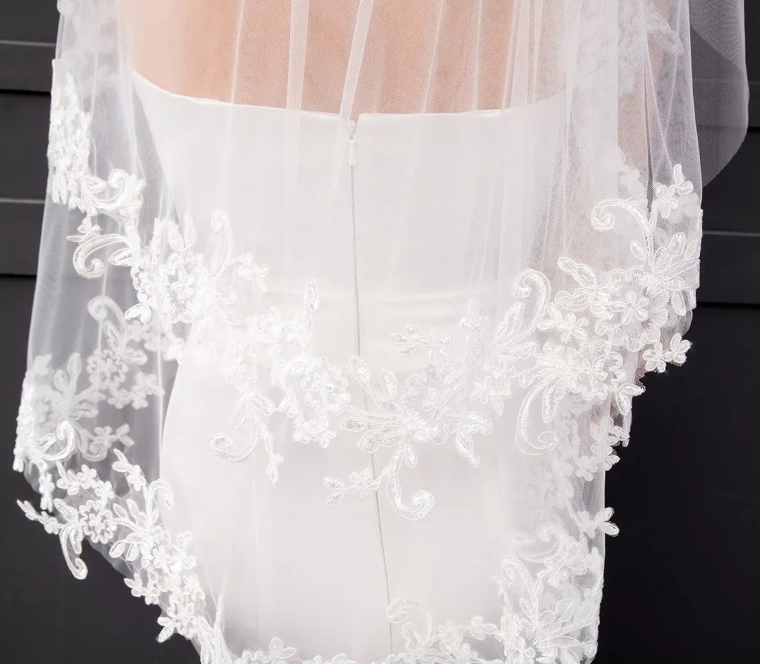 Short 2 Tier Lace Wedding Bridal Veil With Comb