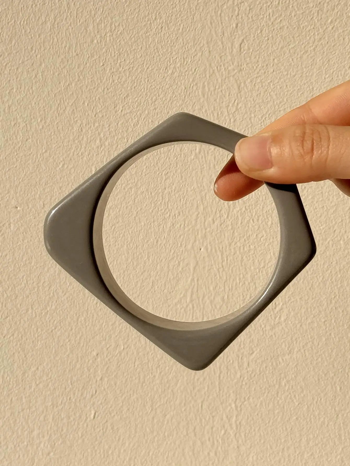 Rizana twisted shaped Off-white resin bracelets
