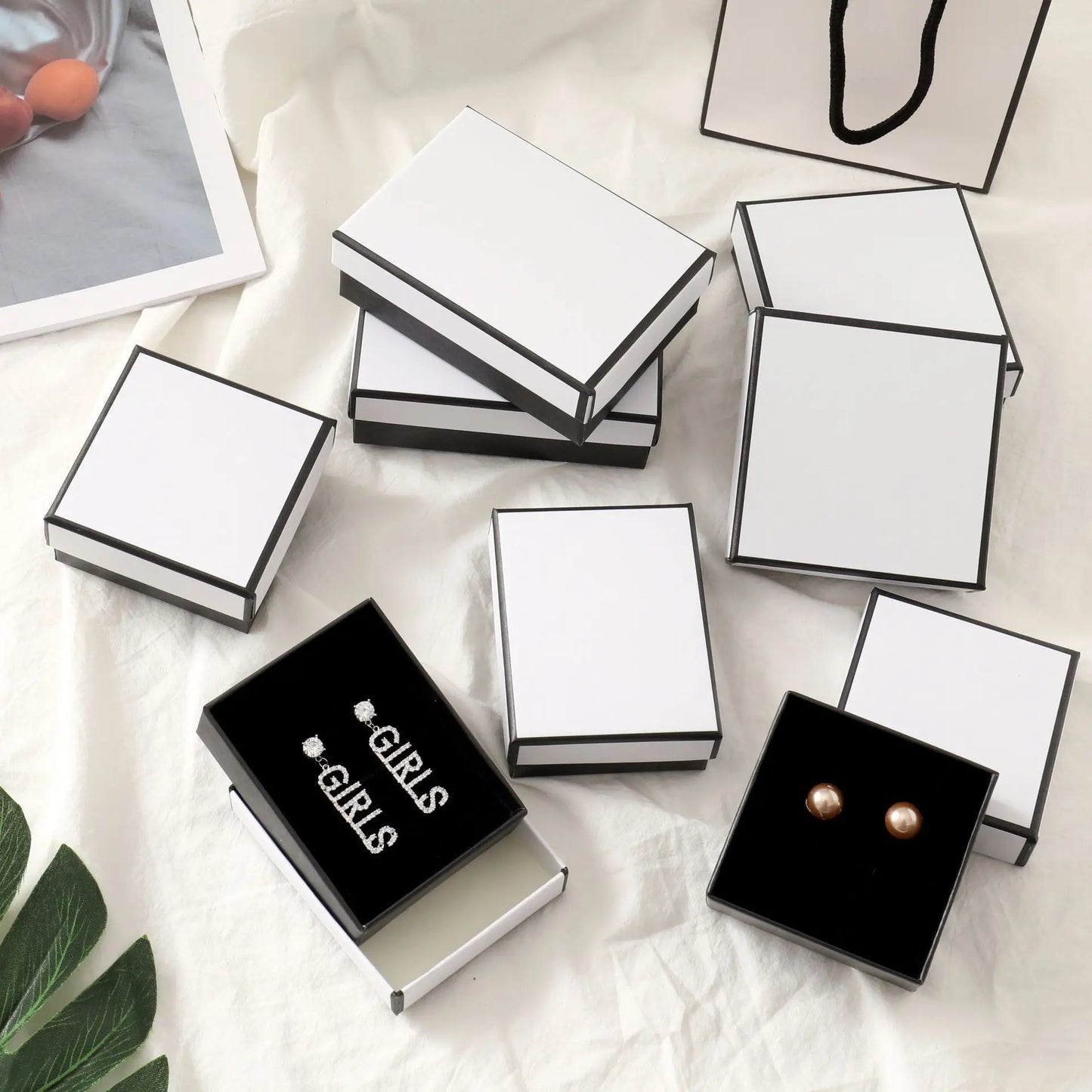 12pack White Black cardboard jewelry boxes 7x9x3cm