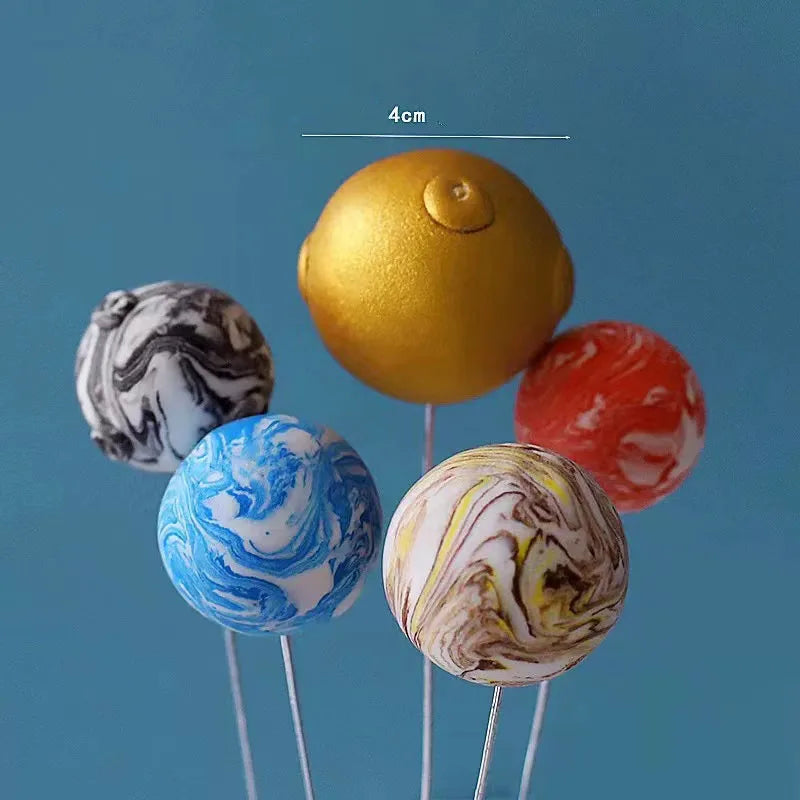 Space Astronaut cake decorating