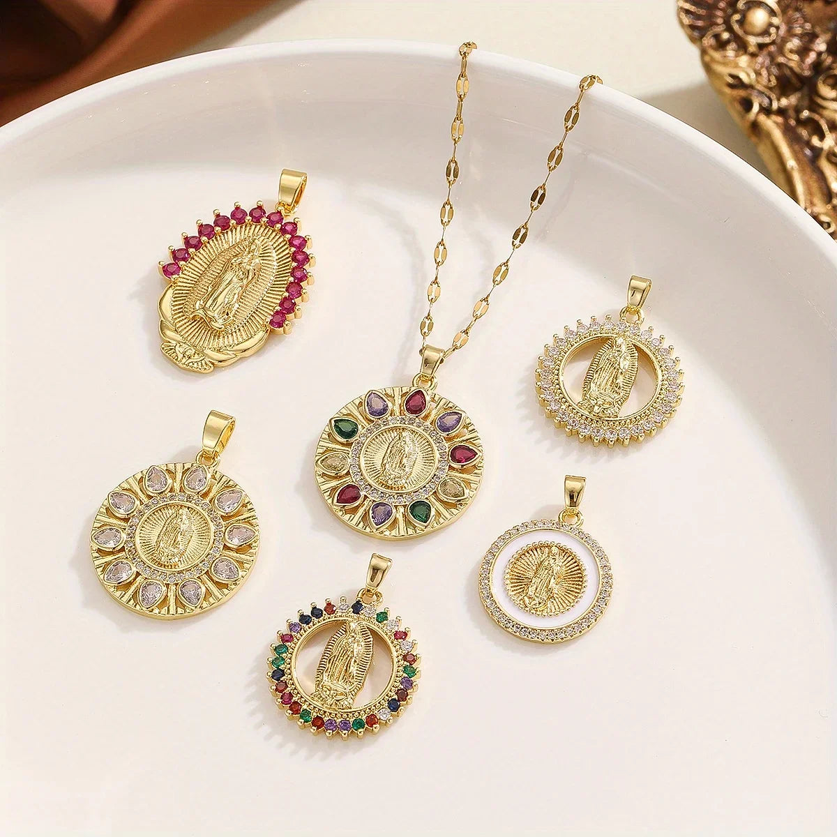 Pendant Virgin Mary