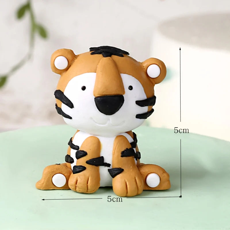 Forest animal cake decoration