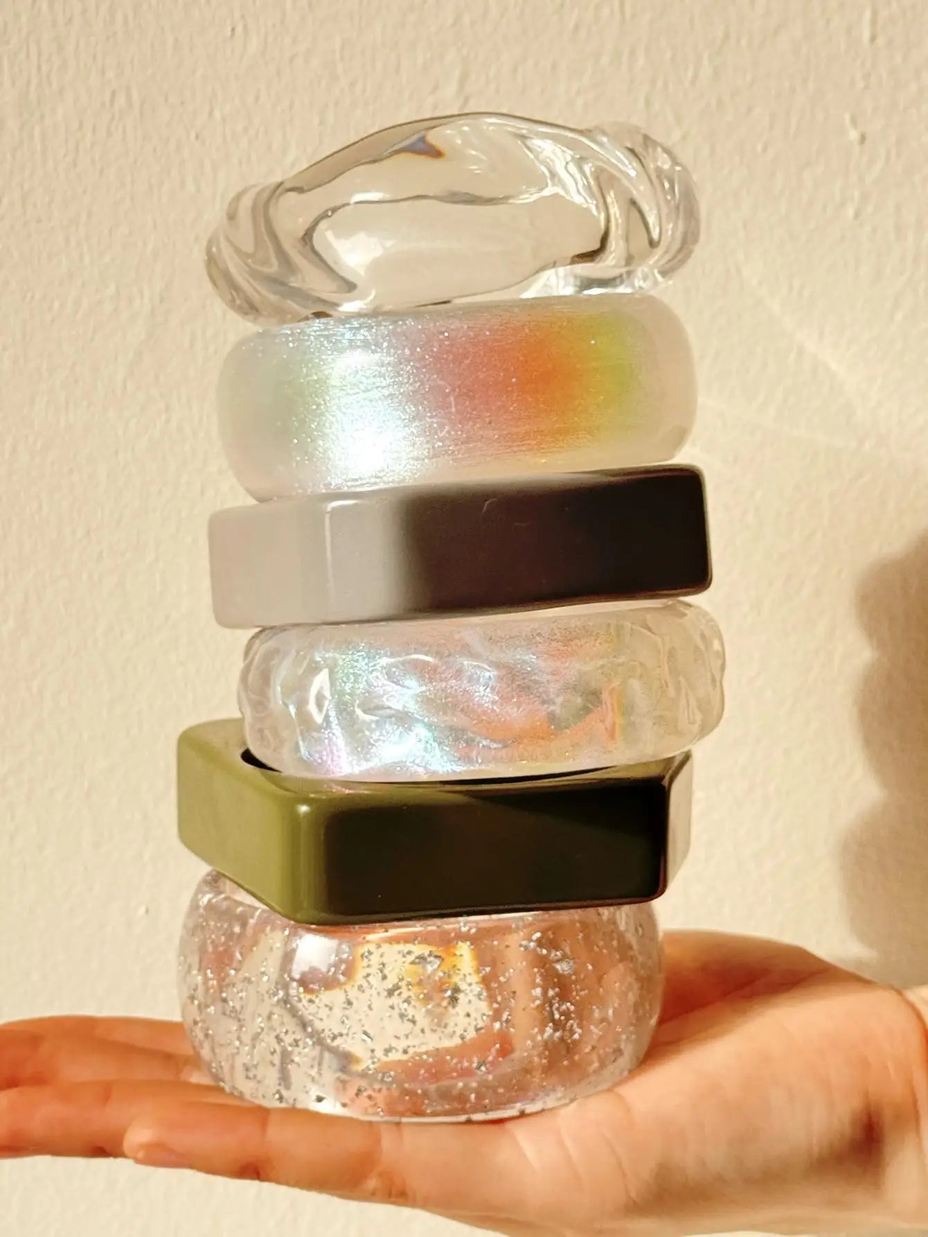 Rizana twisted shaped Off-white resin bracelets