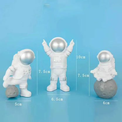 Space Astronaut cake decoration