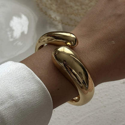 Rizana golden bracelets
