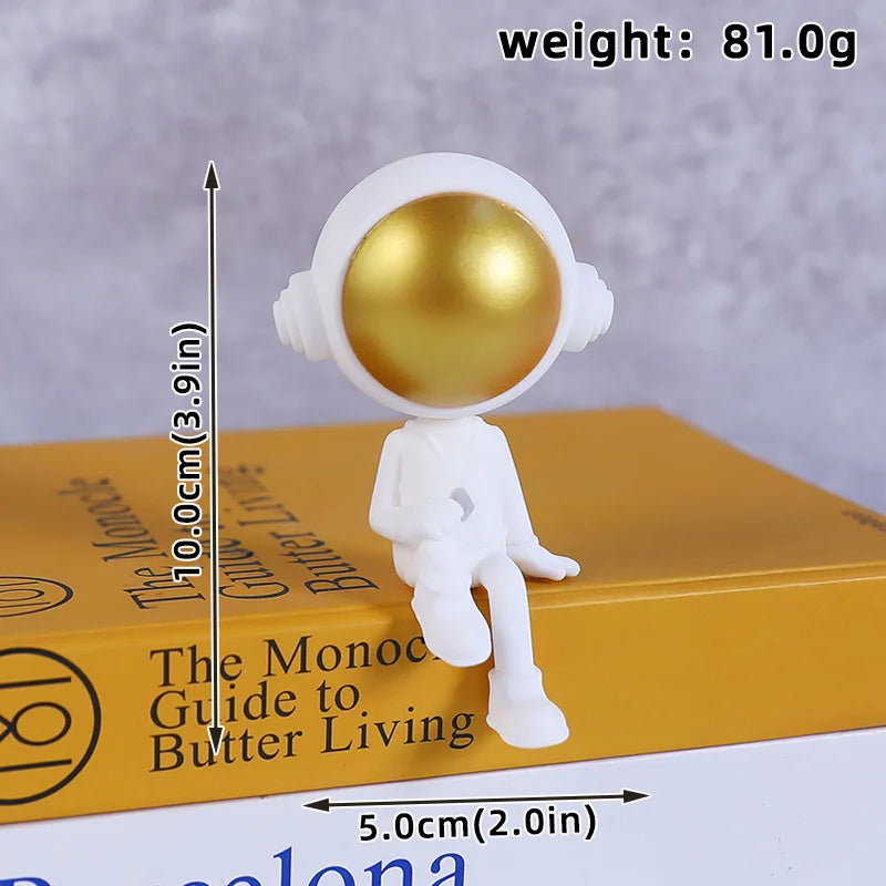 Space Astronaut cake decorating