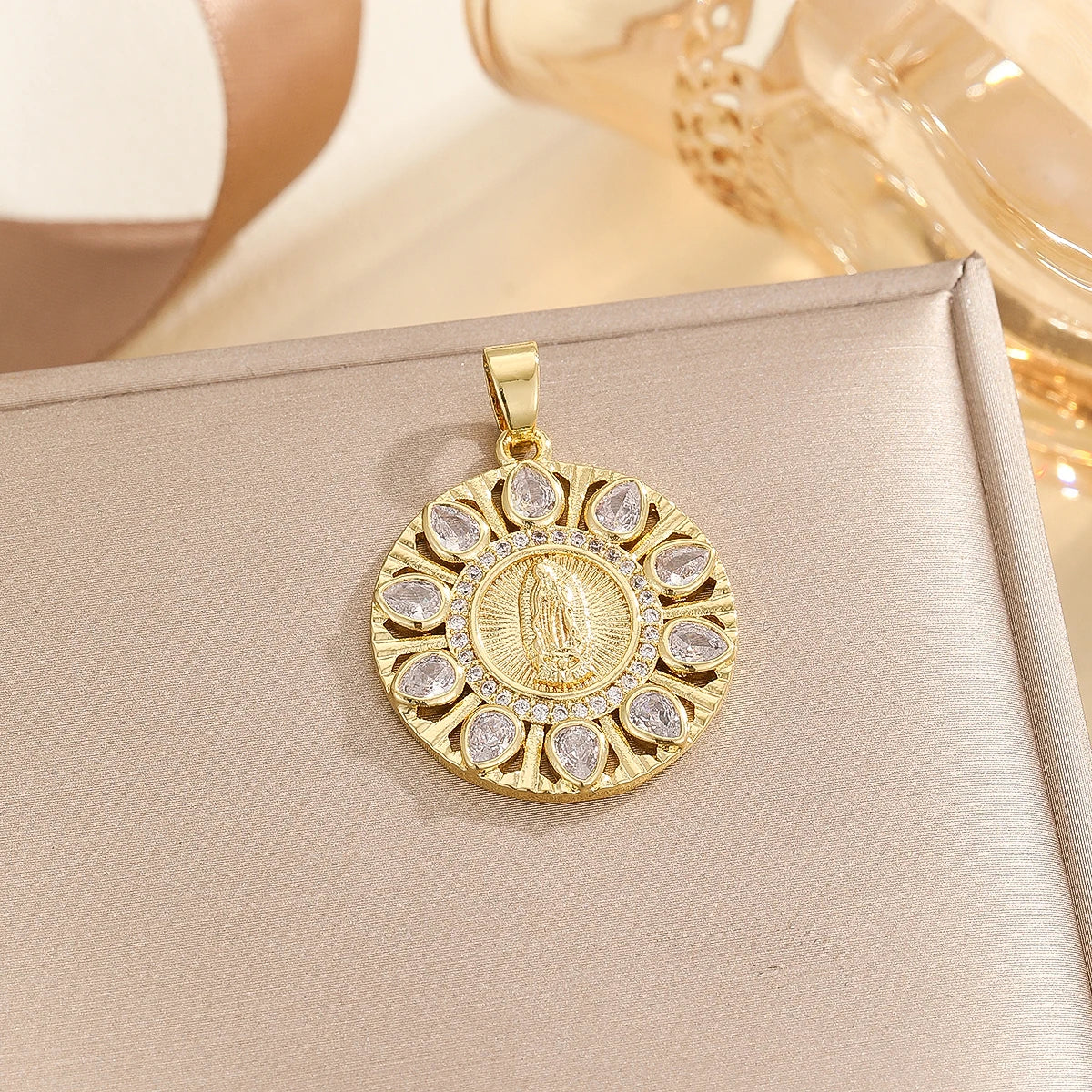 Pendant Virgin Mary
