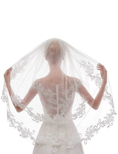 Short 2 Tier Lace Wedding Bridal Veil With Comb