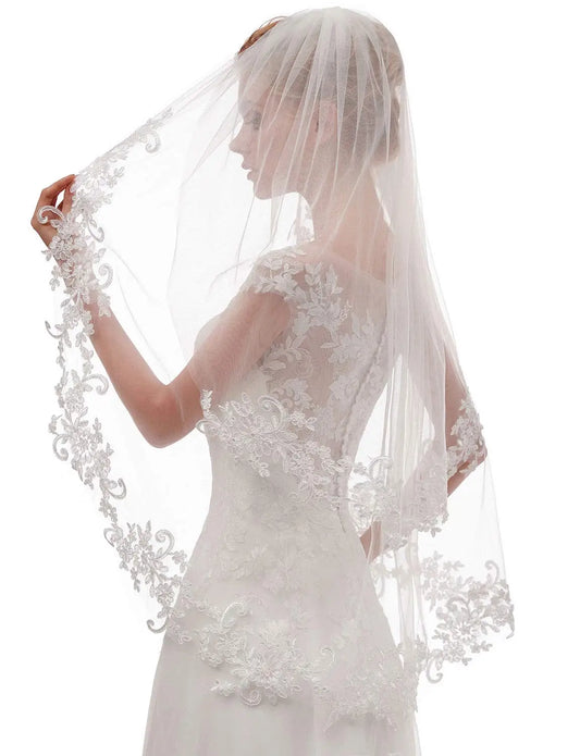 Short 2 Tier Lace Wedding Bridal Veil With Comb