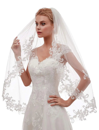 Short 2 Tier Lace Wedding Bridal Veil With Comb